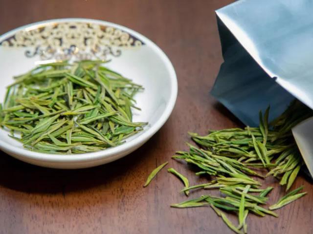 綠茶怎么泡最好，分享綠茶的三種泡法及綠茶的功效與作用和喝綠茶的副作用 